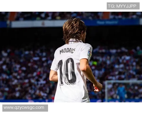 足球明星独特技艺与经典动作解析揭秘 足球明星独特技艺与经典动作解析揭秘